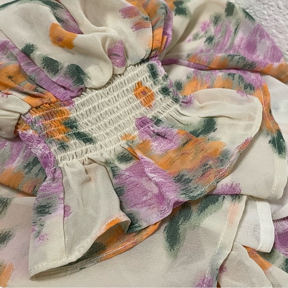 🆕 entro Light Sand Abstract Floral Print Smocked Yoke Blouse Sz M - Picture 10 of 12